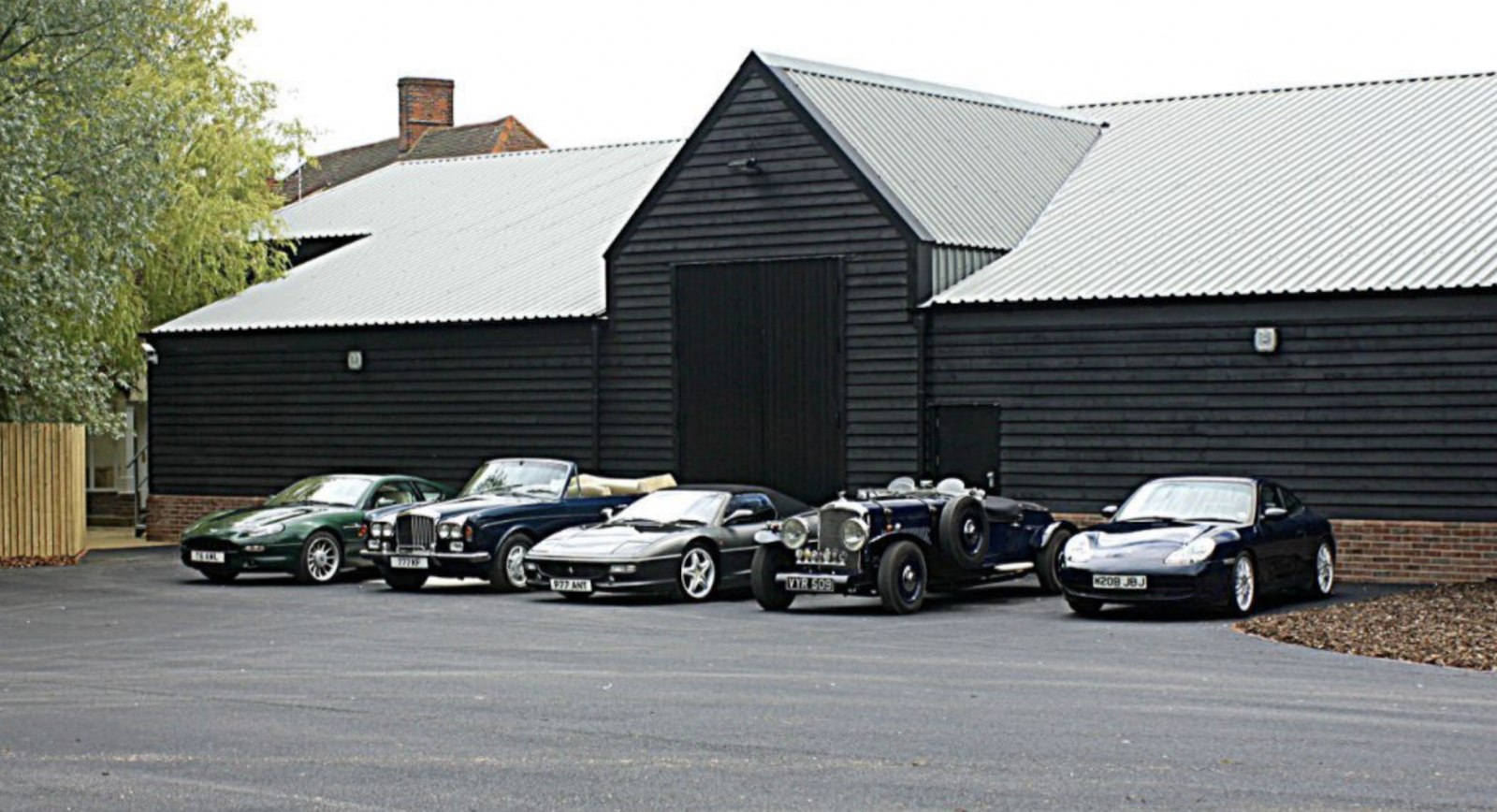 Why UK Classic Car Values Keep Climbing Up – Automotive Blog